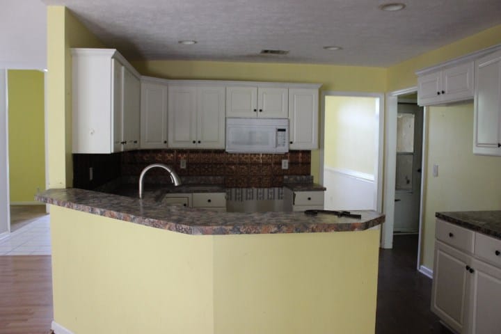 202 Foxdale Ct, LaGrange, GA 30240