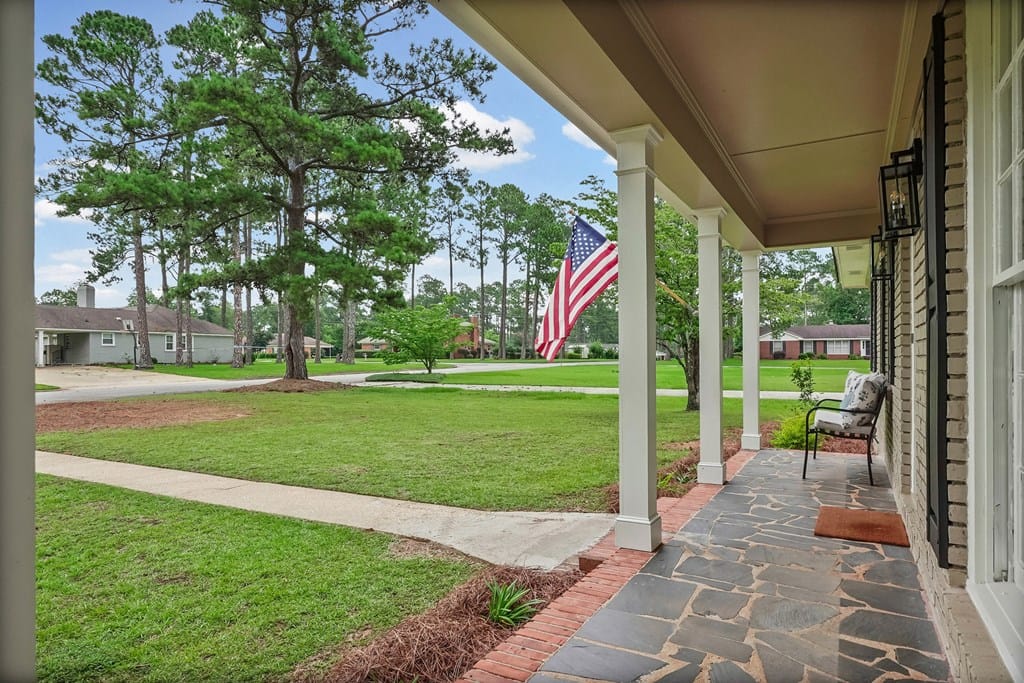 704 Forest Glen Dr, Albany, GA 31707