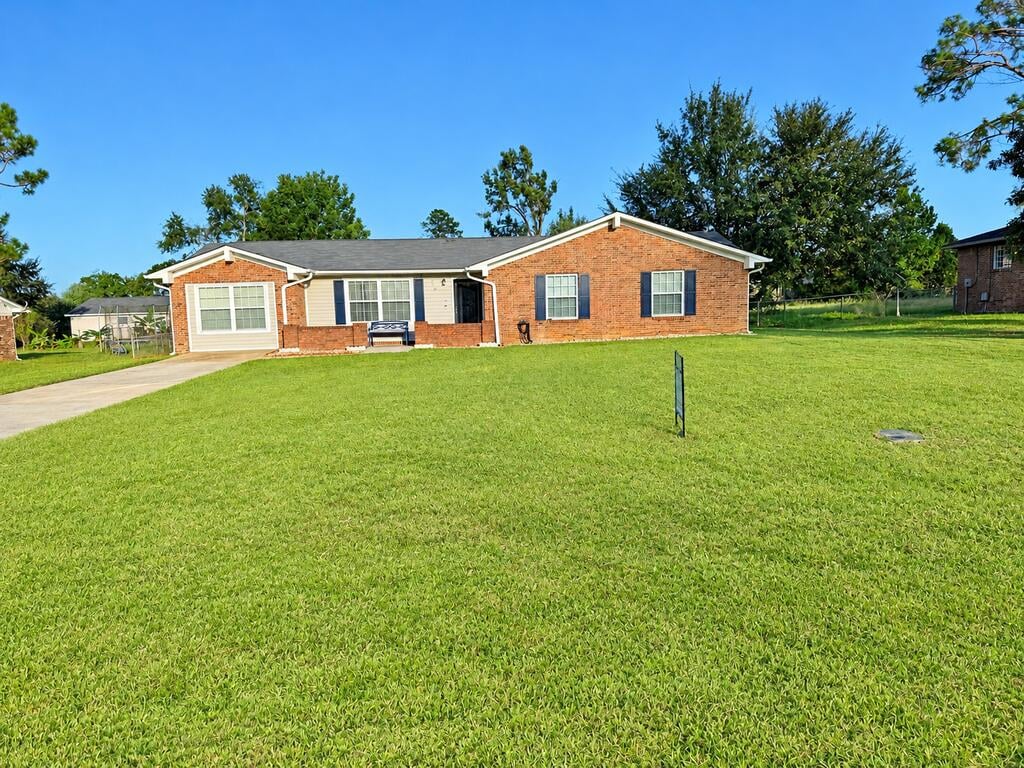 410 Pine Glen Dr, Albany, GA 31705