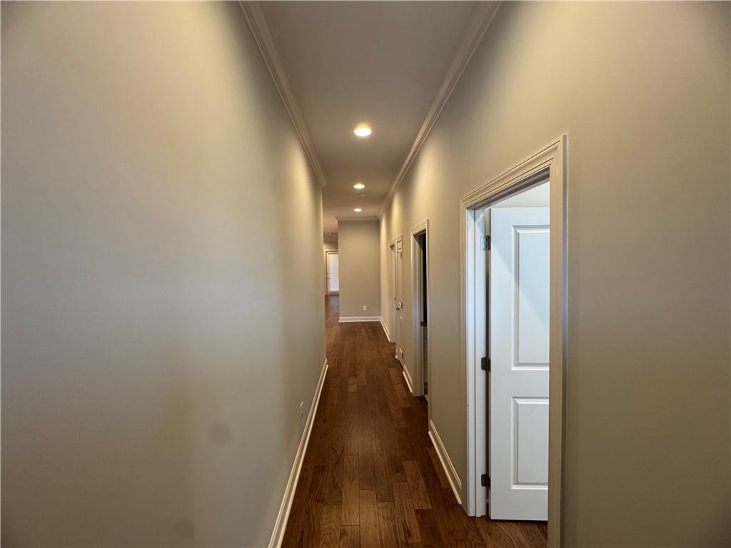 3012 Lakewood Ln, Opelika, AL 36801, USA, Entry hallway with bedrooms/bath