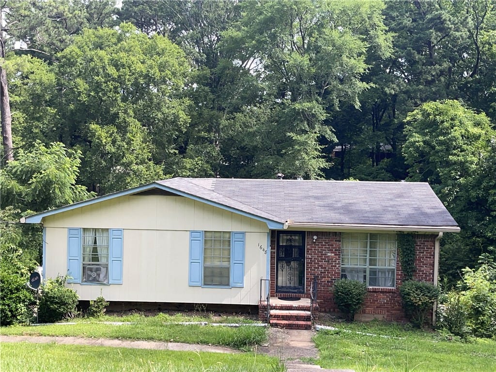 1648 Azalea Dr, Birmingham, AL 35235, A charming single-story residence with a classic b