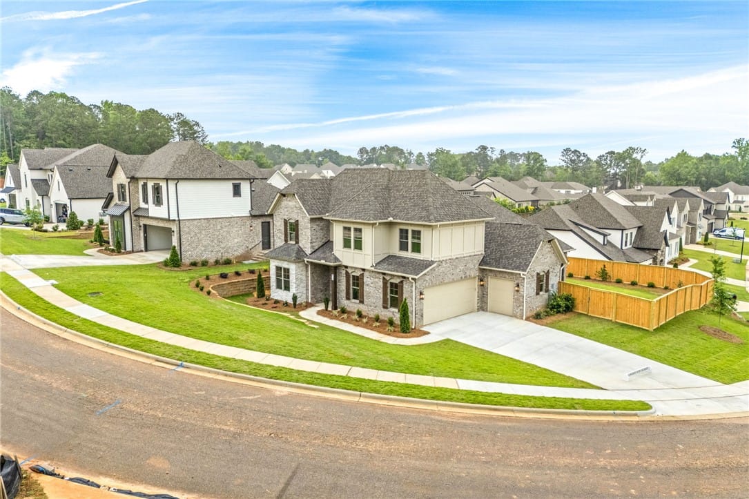 812 Summerlin Dr, Auburn, AL 36830, This spacious corner lot home features a classic b