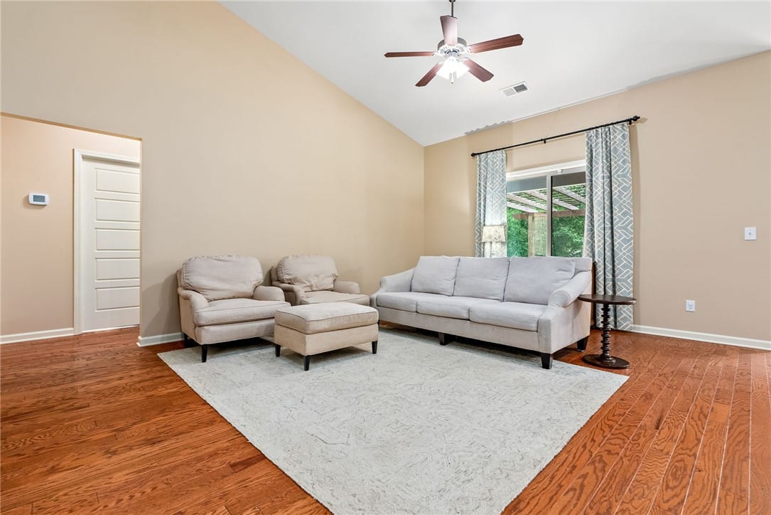 2175 TURNBURY, AUBURN, AL, 36830, Vaulted ceilings open concept