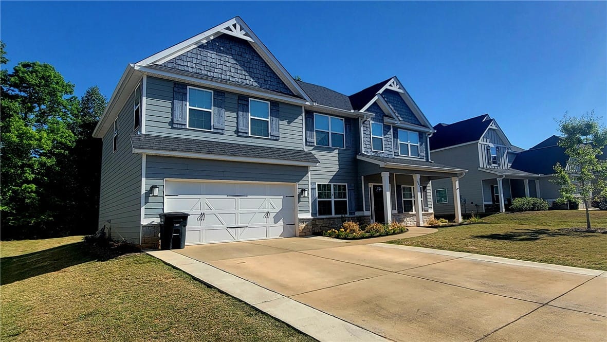 1862 Wildwood Dr, Opelika, AL 36804, This charming residence features a well-maintained
