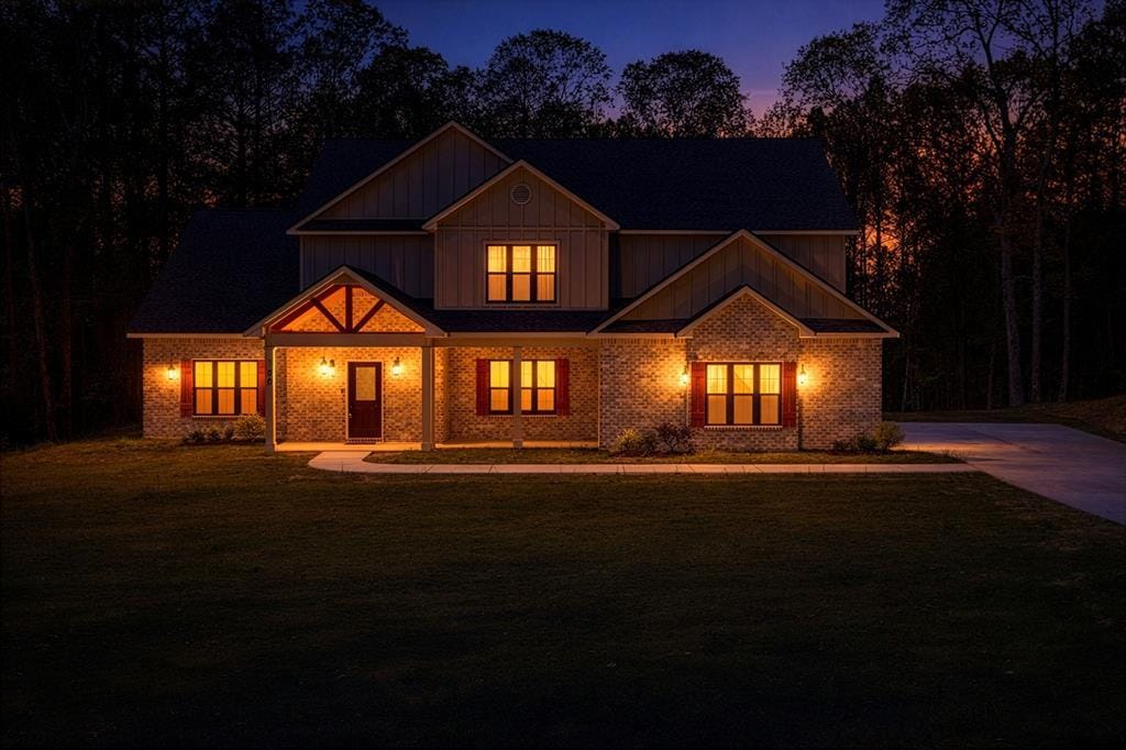 100 Canterbury Dr, LaGrange, GA 30241