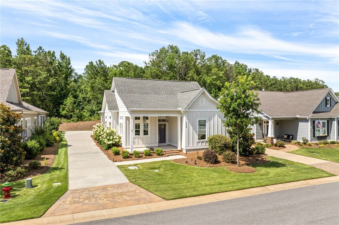3398 Eagle Trl, Opelika, AL 36801, Welcome to 3398 Eagle Trail - a move in ready home