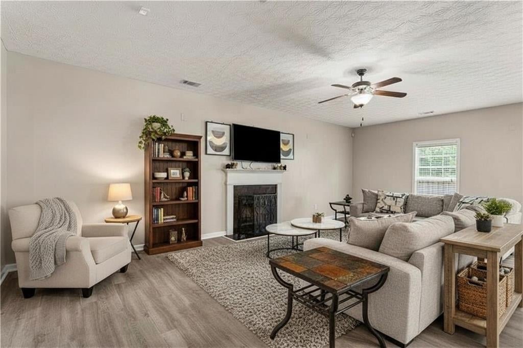 9 Brentview Dr, Phenix City, AL 36869