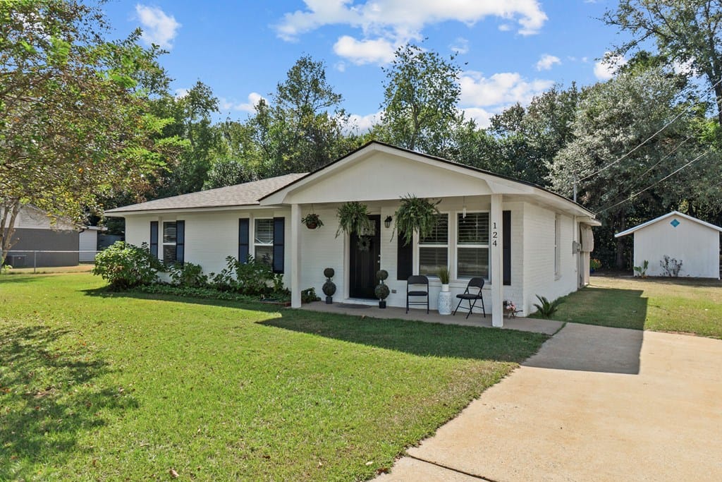 124 Cypress Ln, Leesburg, GA 31763