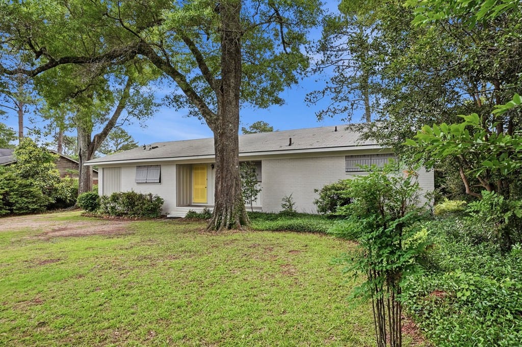 1812 Dawson Rd, Albany, GA 31707