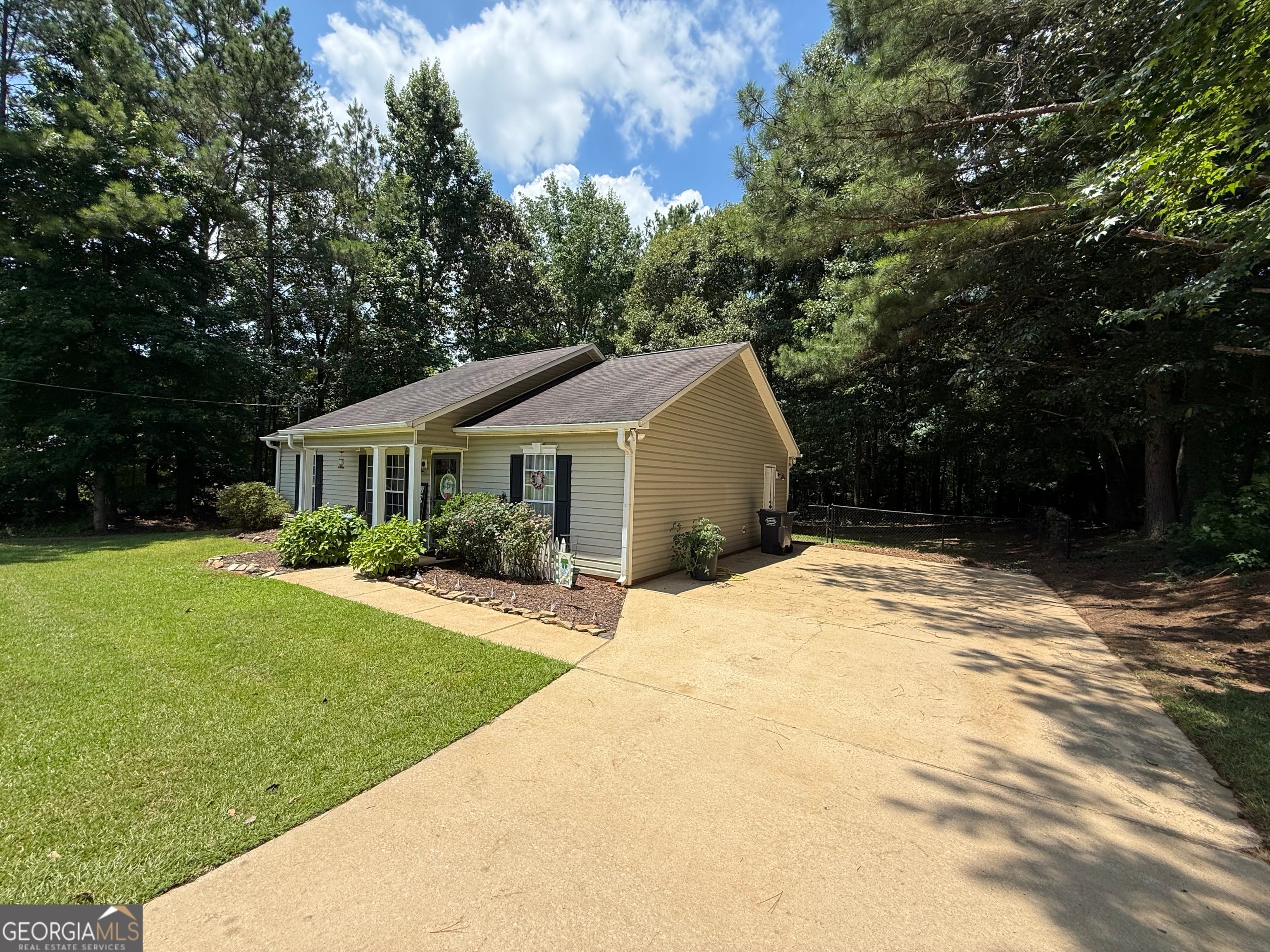 425 Hampton Green Dr, LaGrange, GA 30240