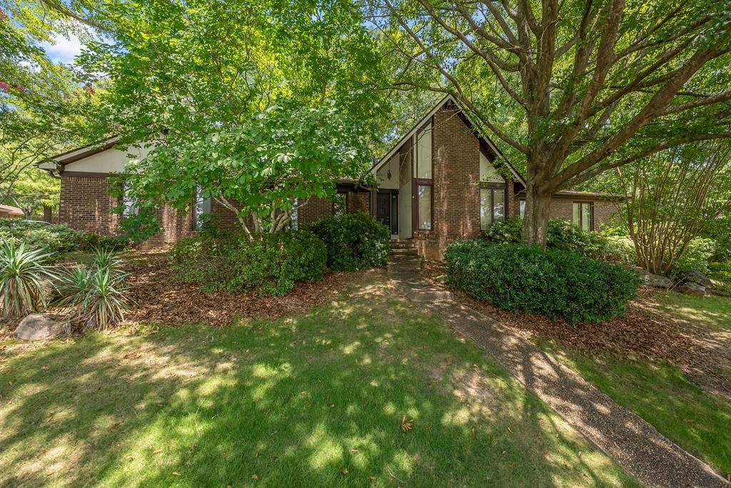 6954 Springlake Dr, Columbus, GA 31909
