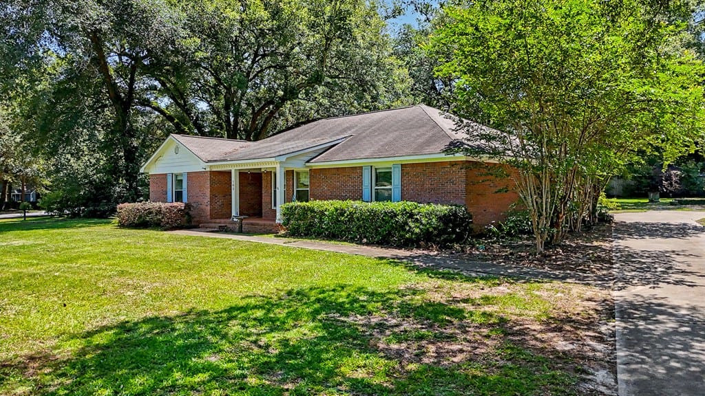 103 Southill Dr, Leesburg, GA 31763