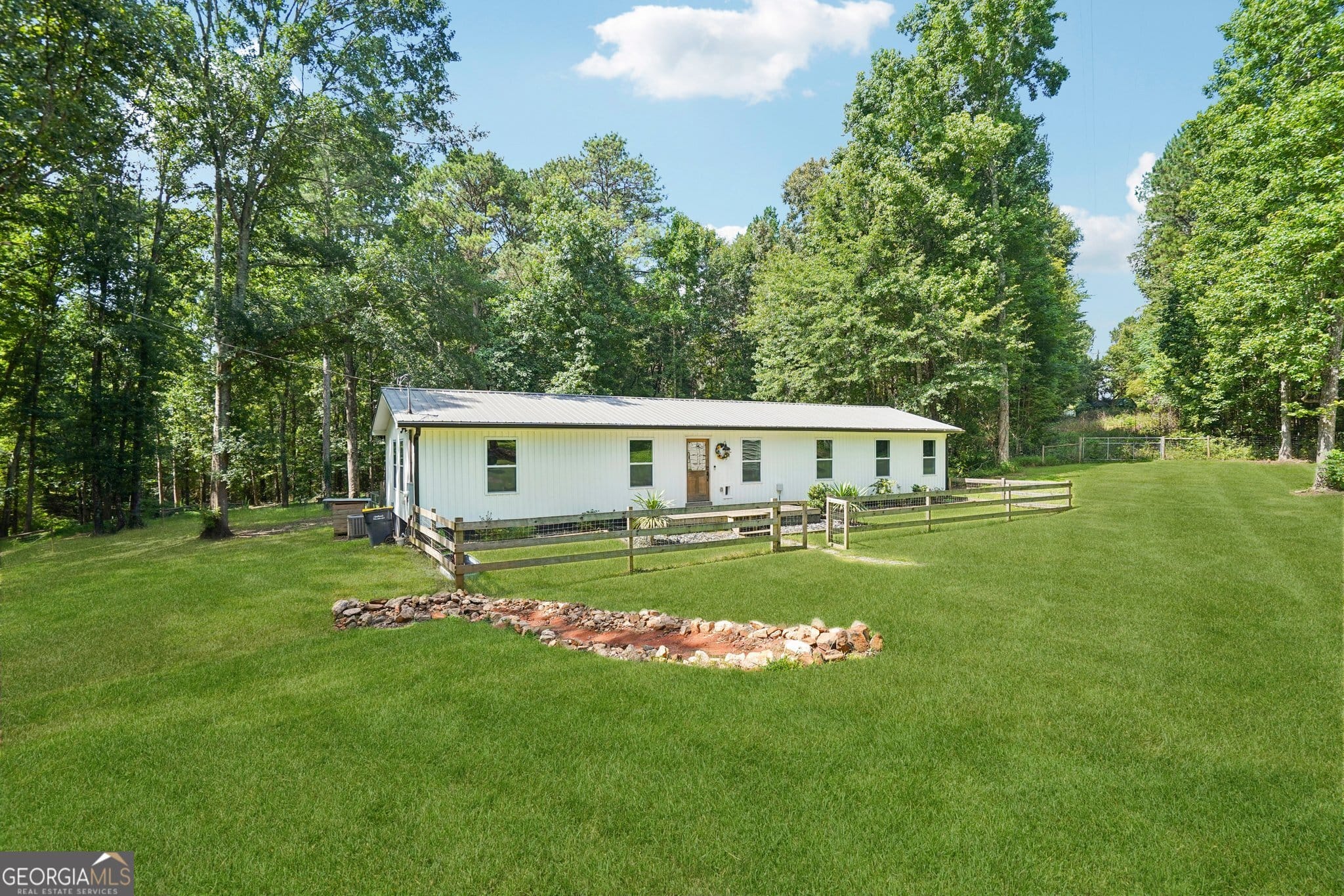 1199 Bo Bo Banks Rd, Grantville, GA 30220