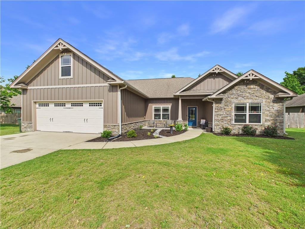 38 Winter Hawk Dr, Fort Mitchell, AL 36856