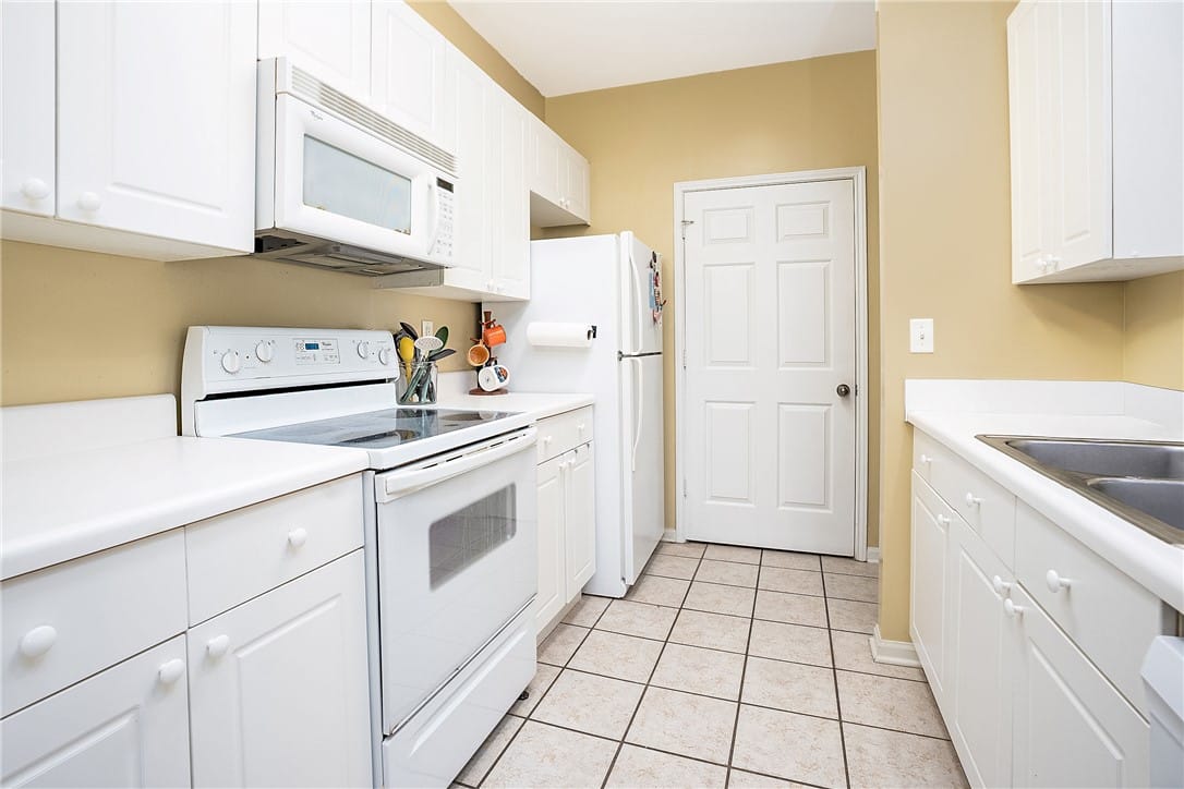 Auburn, AL 36830, Kitchen