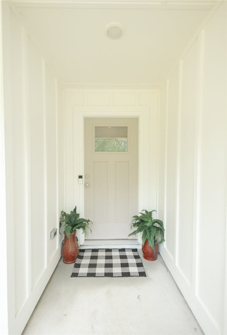460 Lee Rd 370, Valley, AL 36854, A welcoming front entry features white board and b