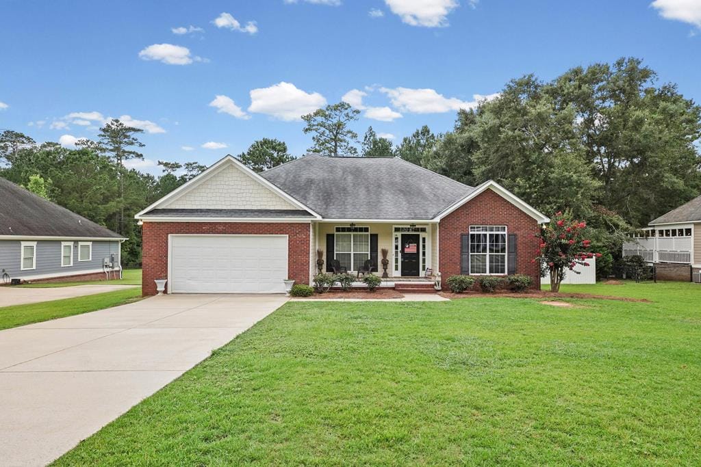 313 Willow Lake Dr, Leesburg, GA 31763