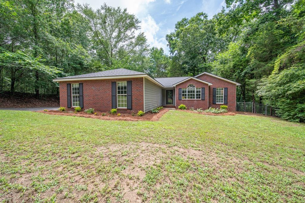 213 Douglas Dr, Ellerslie, GA 31807