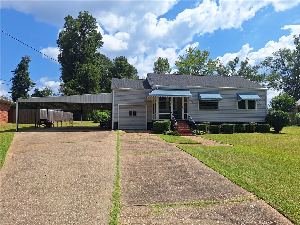 505 Crestview Ln, Valley, AL 36854, Classic siding exterior highlights this charming h