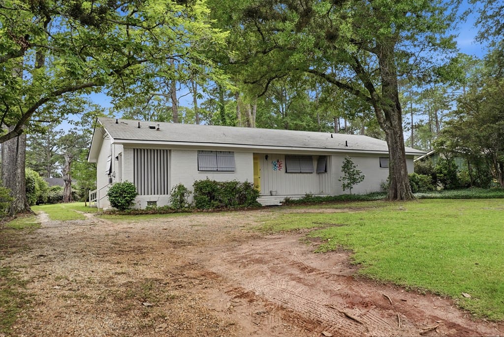 1812 Dawson Rd, Albany, GA 31707