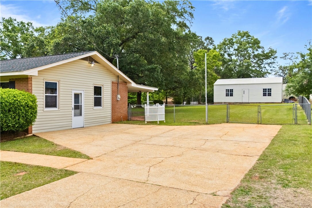 1105 Morris Avenue, Opelika, AL, 36801 — Photo 3
