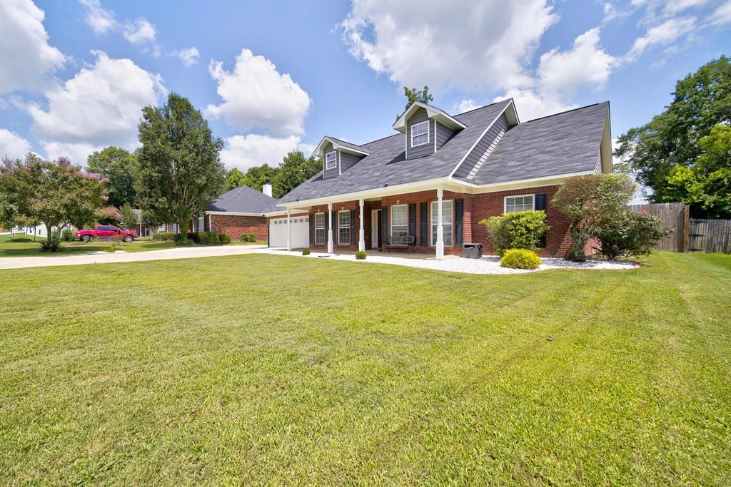 57 Meadowlark Dr, Smiths Station, AL 36877