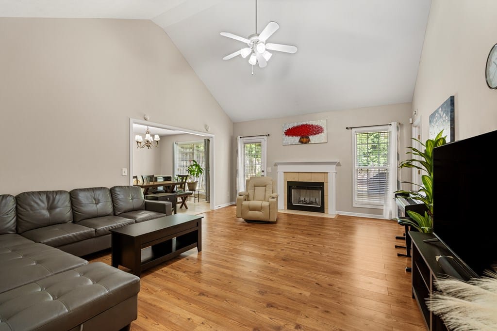 8043 Sonoma Pointe Dr, Columbus, GA 31909