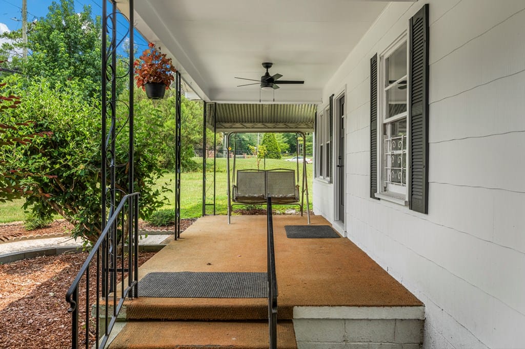 8424 Mullin Rd, Smiths Station, AL 36877