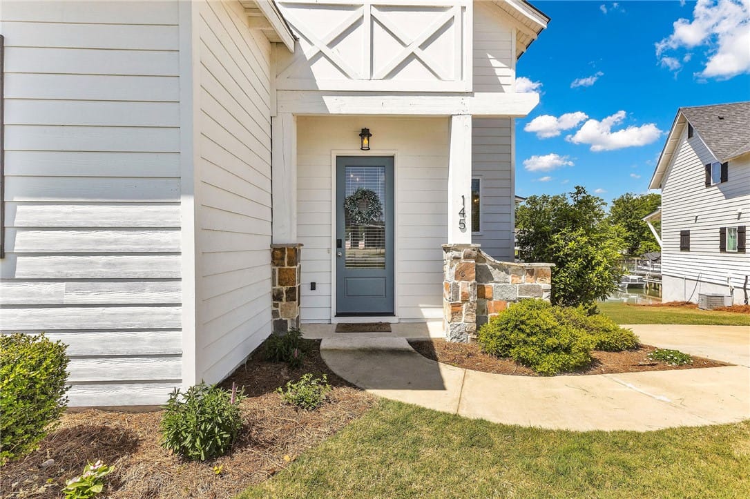 145 Oak Dr, Dadeville, AL 36853, entrance