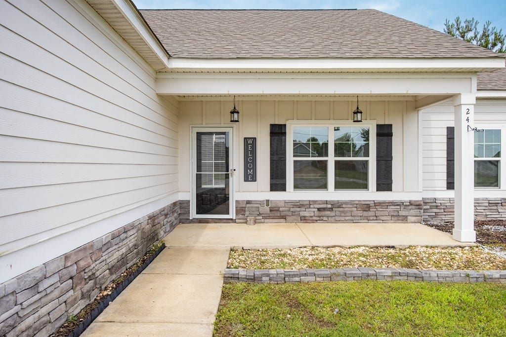 24 Belmont Dr, Fort Mitchell, AL 36856