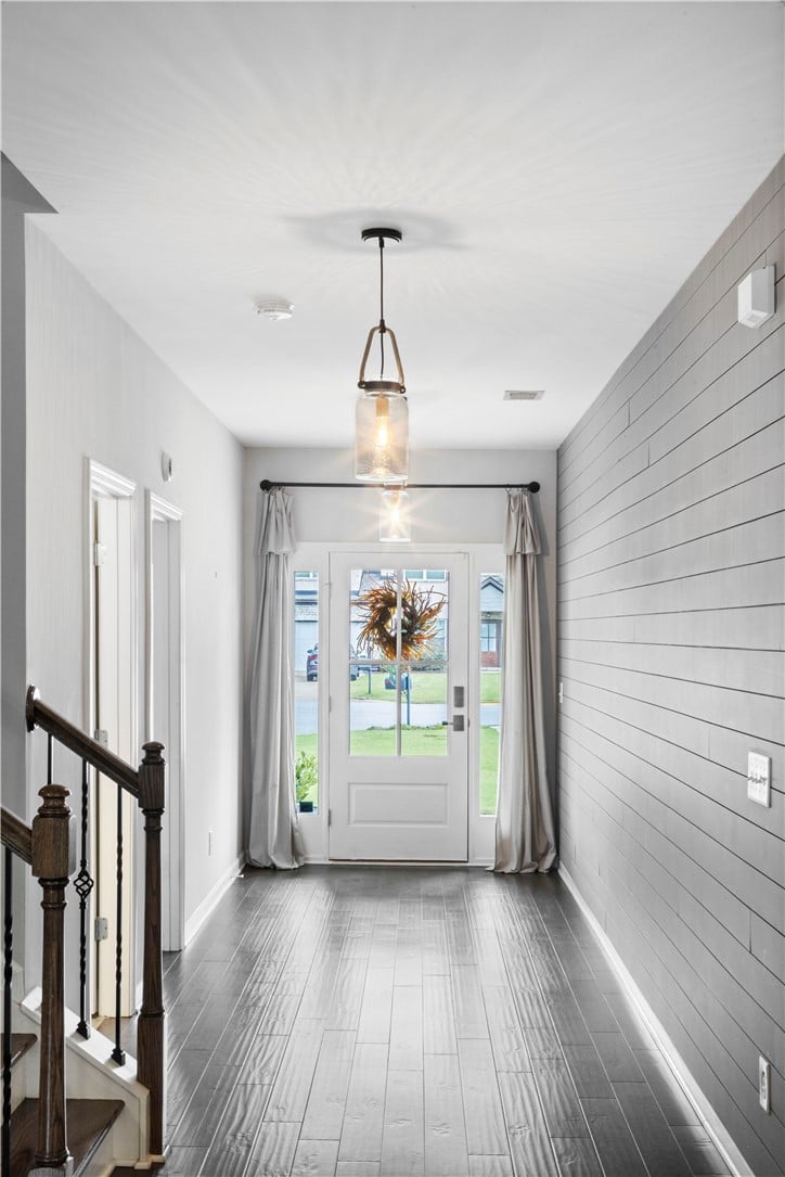 905 Gallipoli Ct, Auburn, AL 36832, Elegant shiplap walls and gleaming wood floors def