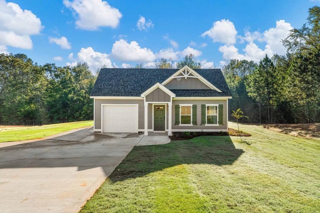 130 Young Ln, Hamilton, GA 31811