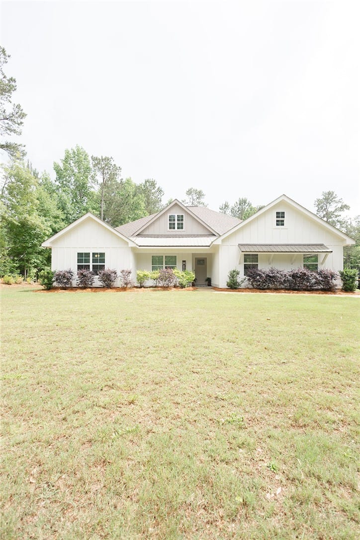 460 Lee Rd 370, Valley, AL 36854, A classic white home, framed by lush greenery, pre