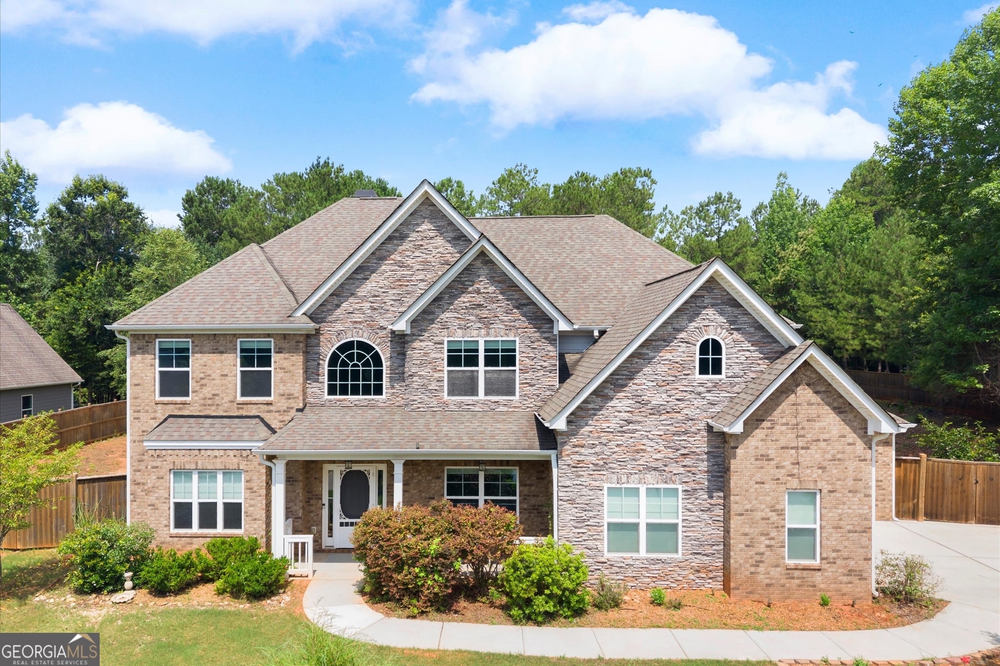 102 Gracie Gardens Ct, Newnan, GA 30263