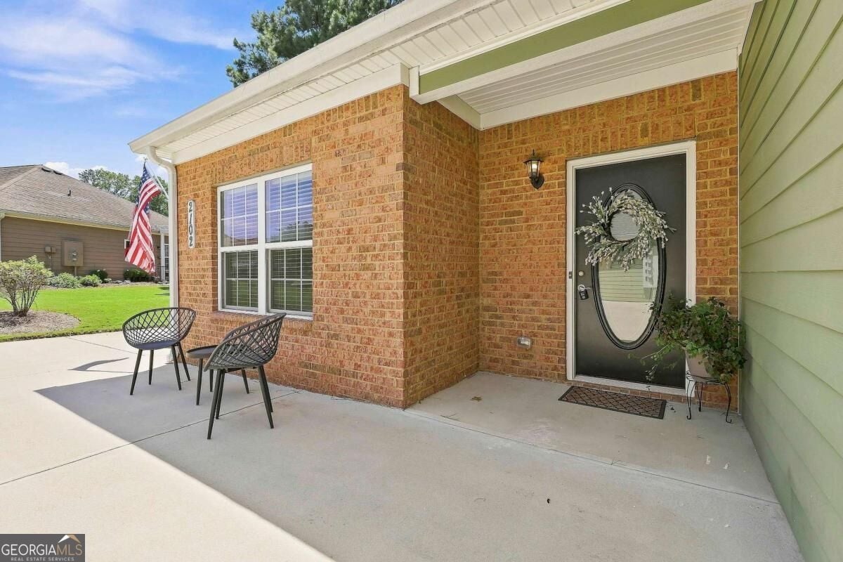 2102 Commonwealth Cir, Newnan, GA 30263
