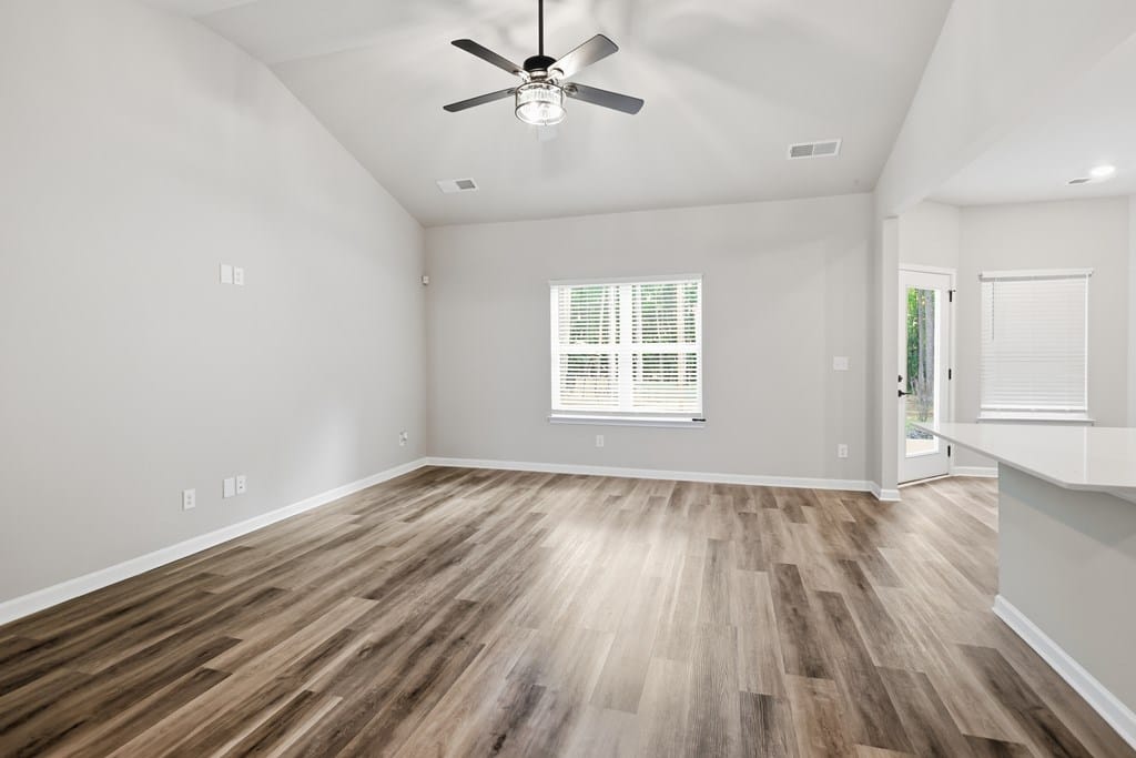 533 Evelyn Dr, Greenville, GA 30222, Living Room