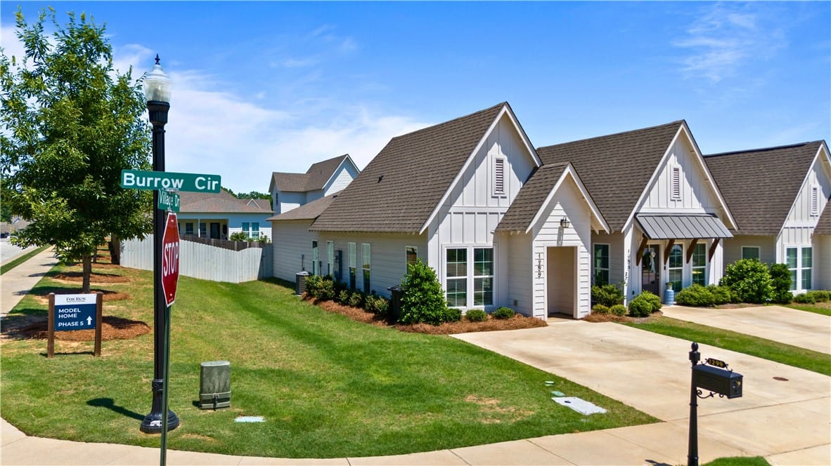 1299 Burrow Cir, Opelika, AL 36801, USA