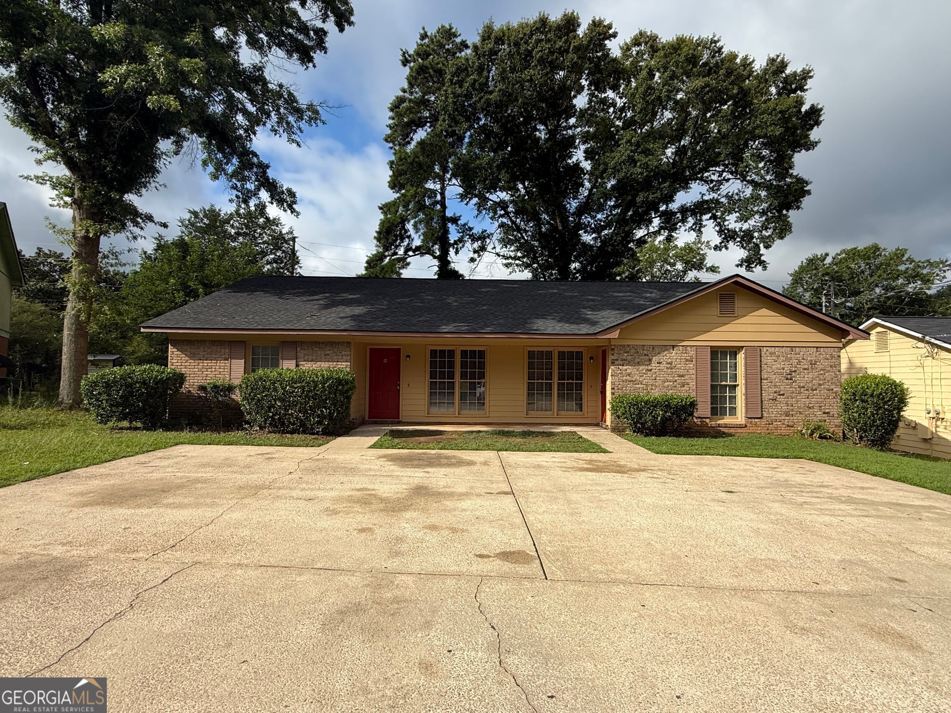 104 Peachtree Ct, LaGrange, GA 30241