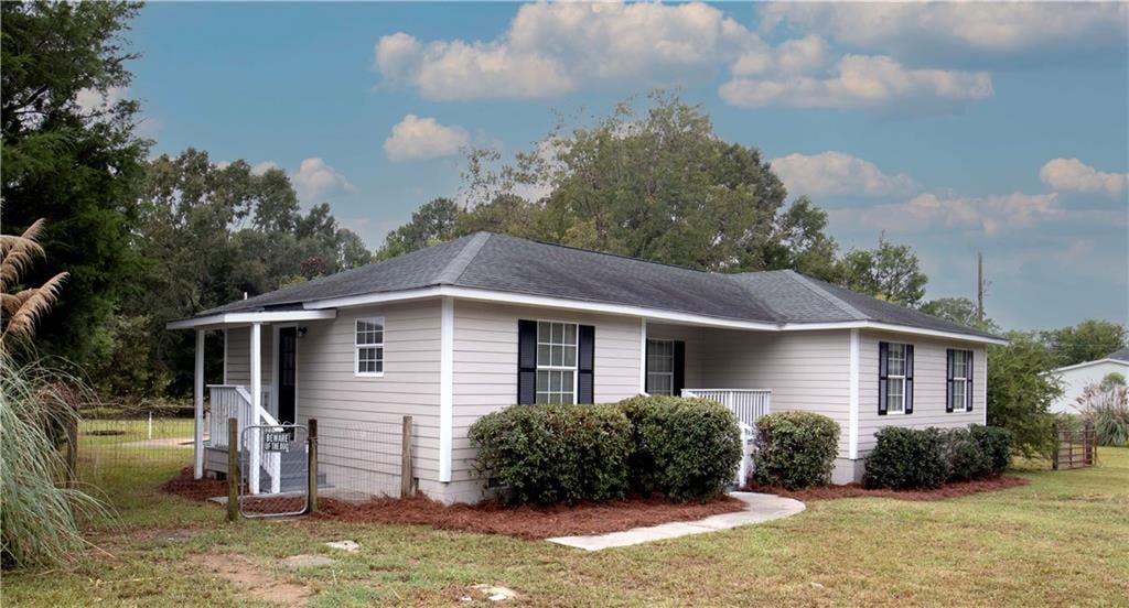 4 Lake Vista Dr, Fort Mitchell, AL 36856