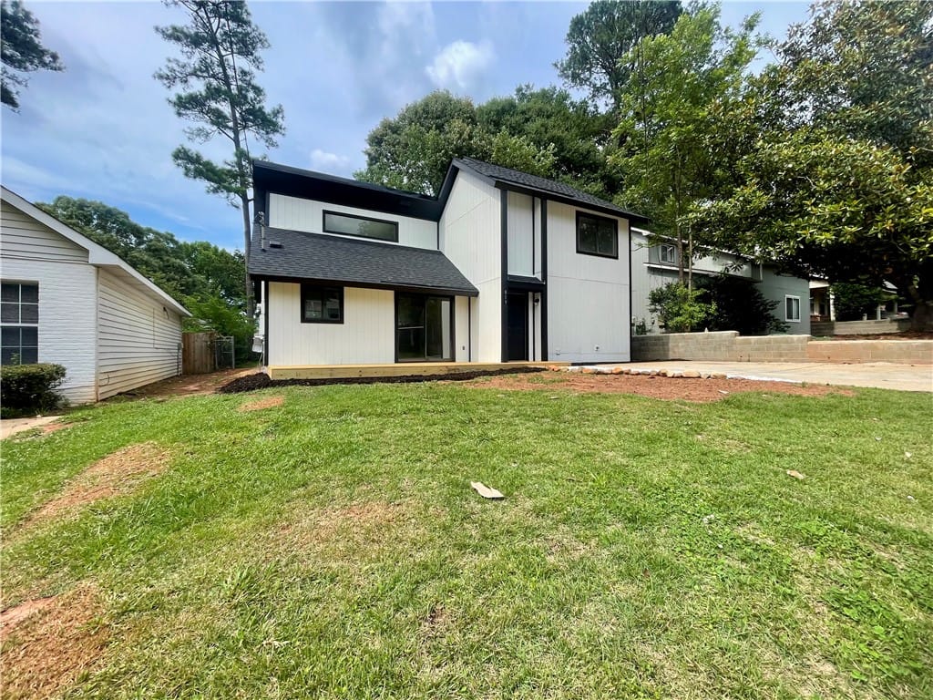 819 Chickasaw Ave, Auburn, AL 36830, A modern two-story home with a clean aesthetic and
