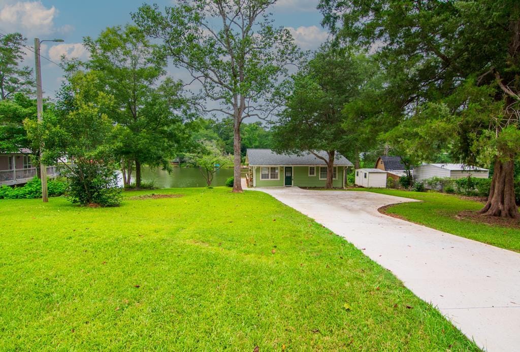 1671 W Pine Lake Dr, West Point, GA 31833