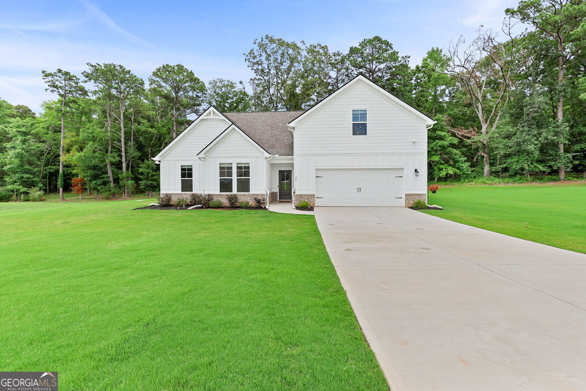 96 Whites Pond Rd, Moreland, GA 30259