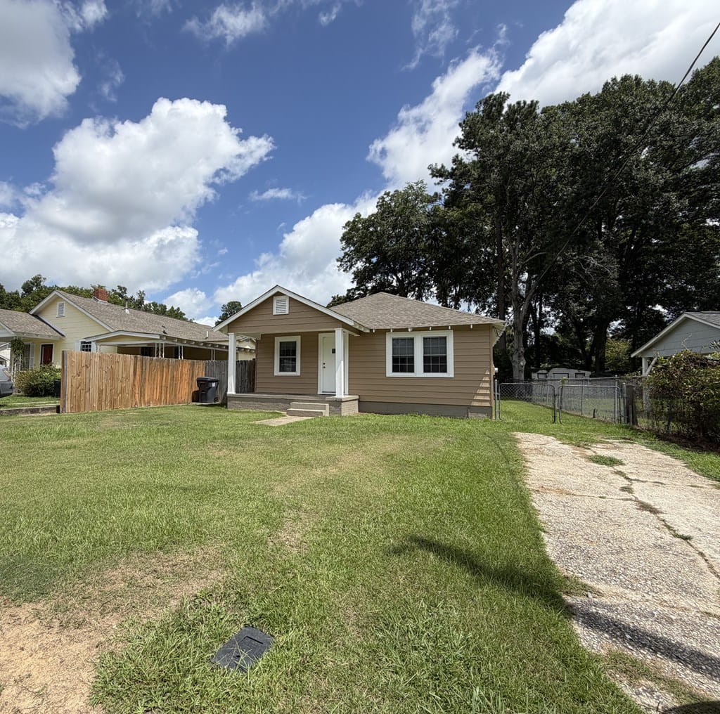 1808 16th Pl, Phenix City, AL 36867, Front yard