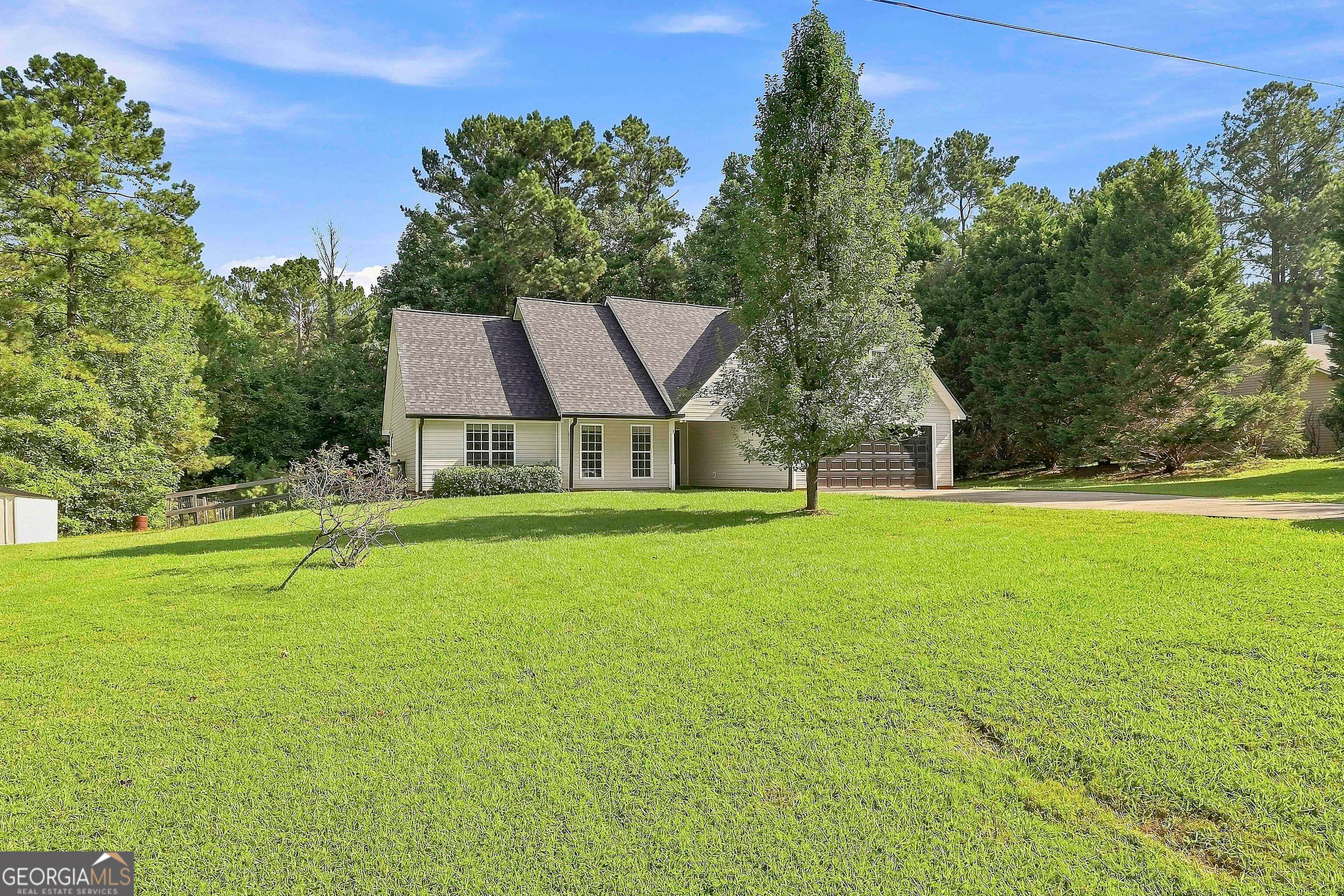 677 Al Roberts Rd, Senoia, GA 30276
