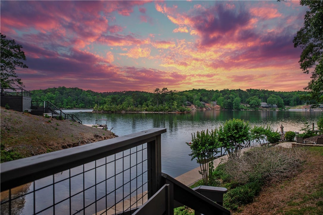 5 Riverwood Ln, Alexander City, AL 35010, This scenic lakefront property offers serene water