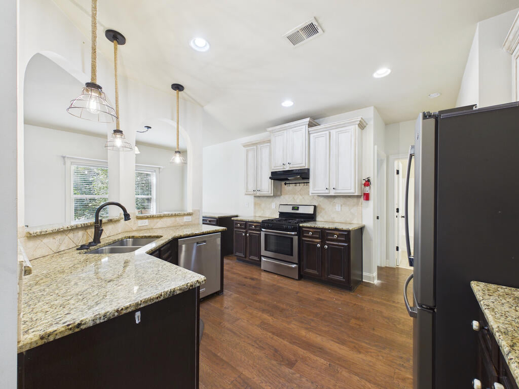 302 Irish Ln, Phenix City, AL 36869, Kitchen