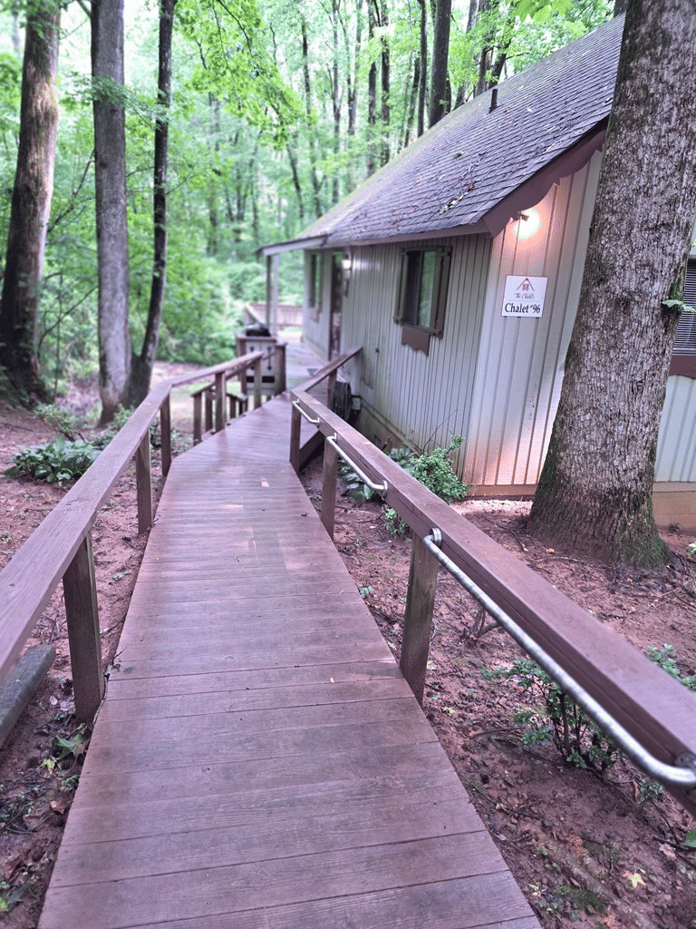 96 Chalet Cir, Pine Mountain, GA 31822