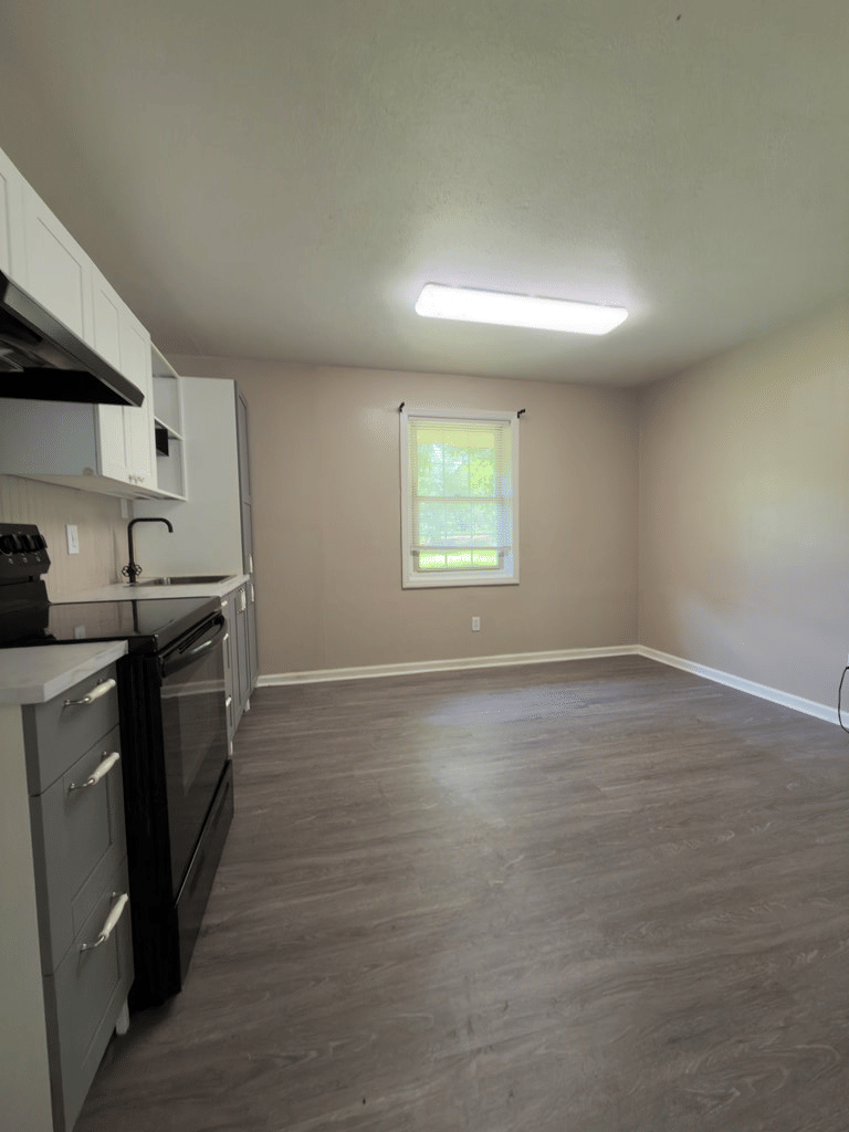 1513 7th St S, Phenix City, AL 36869, Kitchen w/eating area