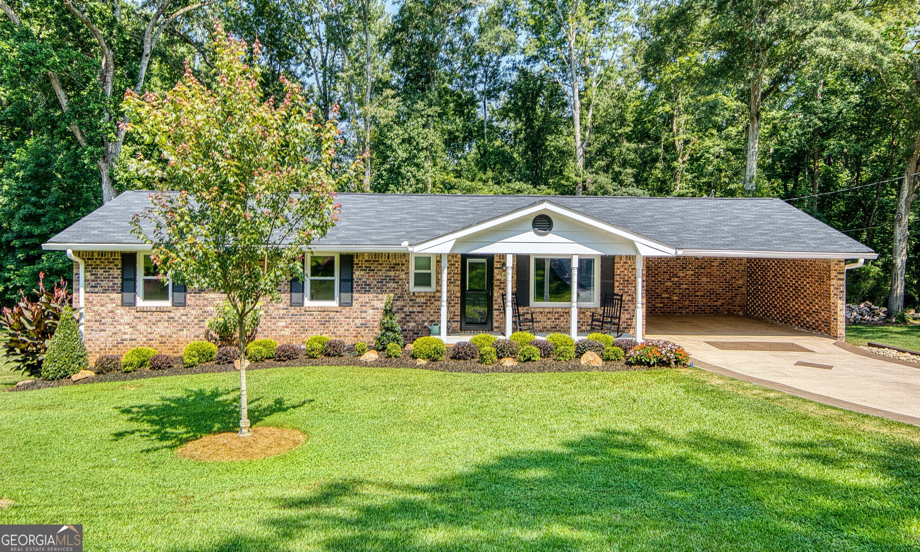 27 Lynhaven Dr, Newnan, GA 30263
