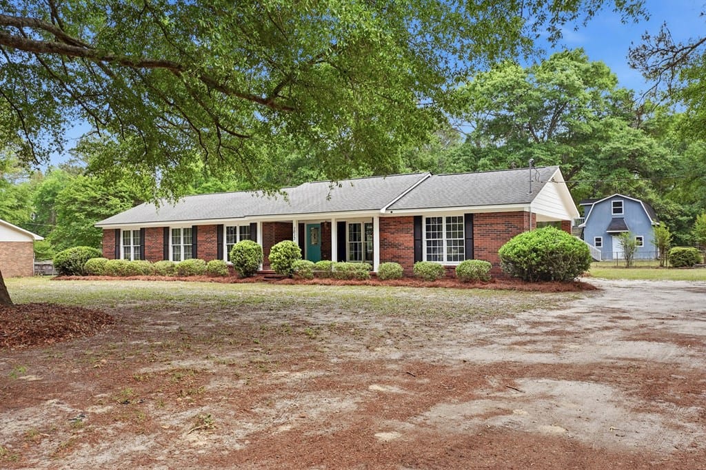 1013 White Pond Rd, Leesburg, GA 31763